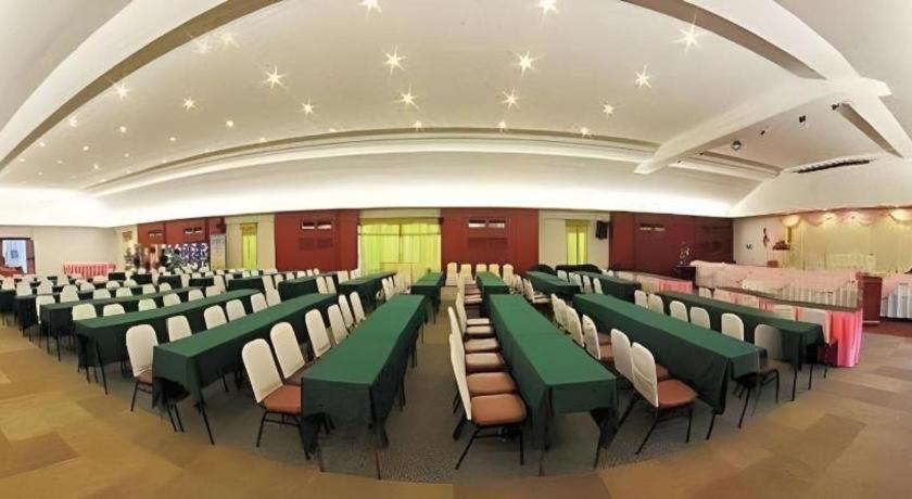 Beverly Hill Park Hotel Nakhon Sawan Exterior photo