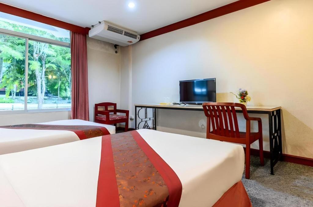 Beverly Hill Park Hotel Nakhon Sawan Exterior photo