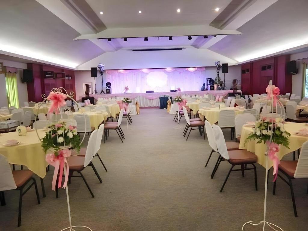 Beverly Hill Park Hotel Nakhon Sawan Exterior photo