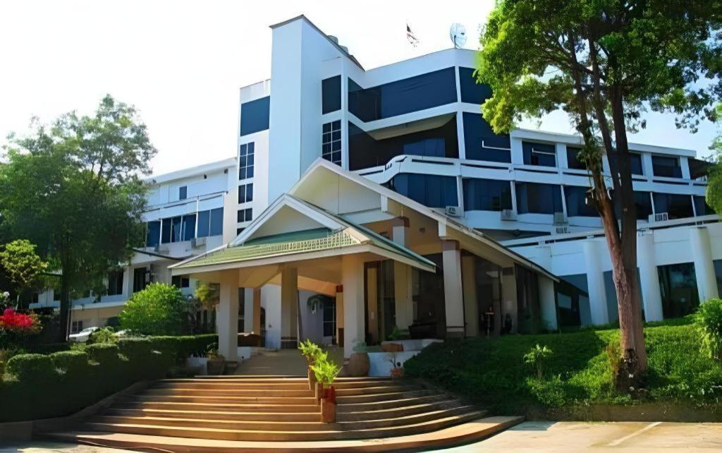Beverly Hill Park Hotel Nakhon Sawan Exterior photo