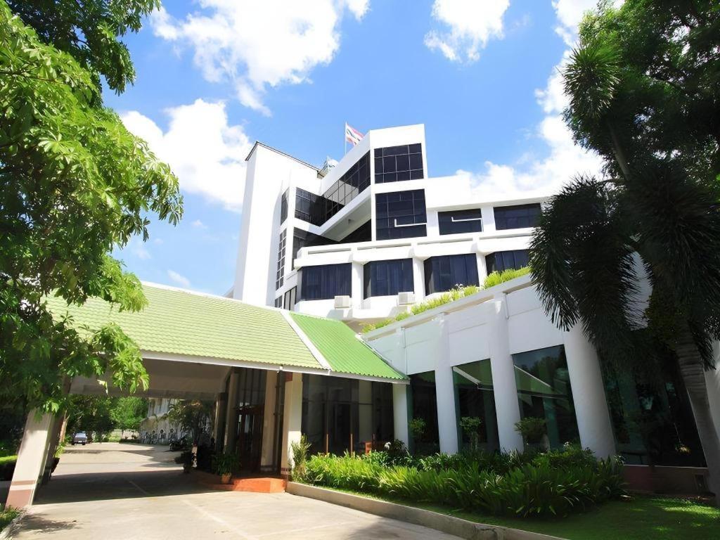 Beverly Hill Park Hotel Nakhon Sawan Exterior photo