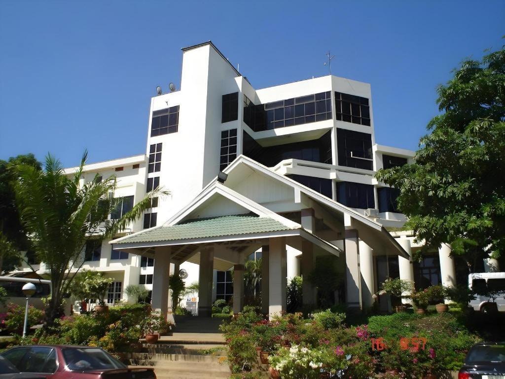 Beverly Hill Park Hotel Nakhon Sawan Exterior photo